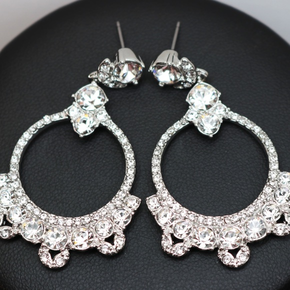 NEW GIVENCHY SWAROVSKI CRYSTAL CHANDELIER EARRINGS - Picture 3 of 8